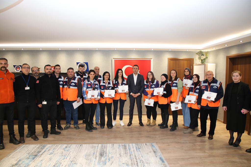 Kaymakamımız Turan Bedirhanoğlu Afetlere Hazırlık Kapsamında Afad Gönüllüleri İle Bir Araya Geldi