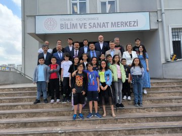 Küçükçekmece Bilim ve Sanat Merkezi Görsel Sanatlar Atölyesi ve Resim Sergisi açılışına Kaymakamımız Mehmet Tunç katılım sağladı.