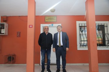 Kaymakamımız Mehmet Tunç, Yarımburgaz Mahalle Muhtarlığını ziyaret ederek yürütülen kamusal faaliyetler hakkında bilgi aldı. 