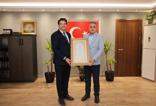 Kocatepe İlkokulu Müdürü Yakup KARATAŞ,  Okul Aile Birliği Başkanı Burcu KAYA Kaymakamımız Mustafa ANTEPLİOĞLU’nu ziyaret etti. 