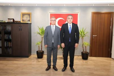 Maltepe Kaymakamı Sayın Bahri TİRYAKİ, Kaymakamımız Mustafa ANTEPLİOĞLU’nu makamında ziyaret etti.
